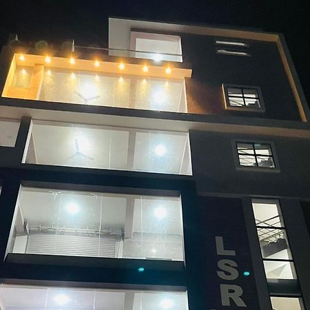 Lsr Service Apartments Tirupati Eksteriør billede