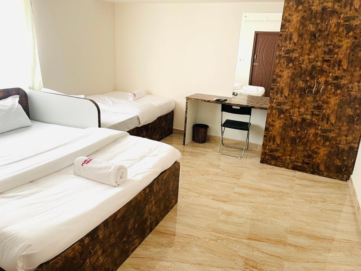 Lsr Service Apartments Tirupati Eksteriør billede