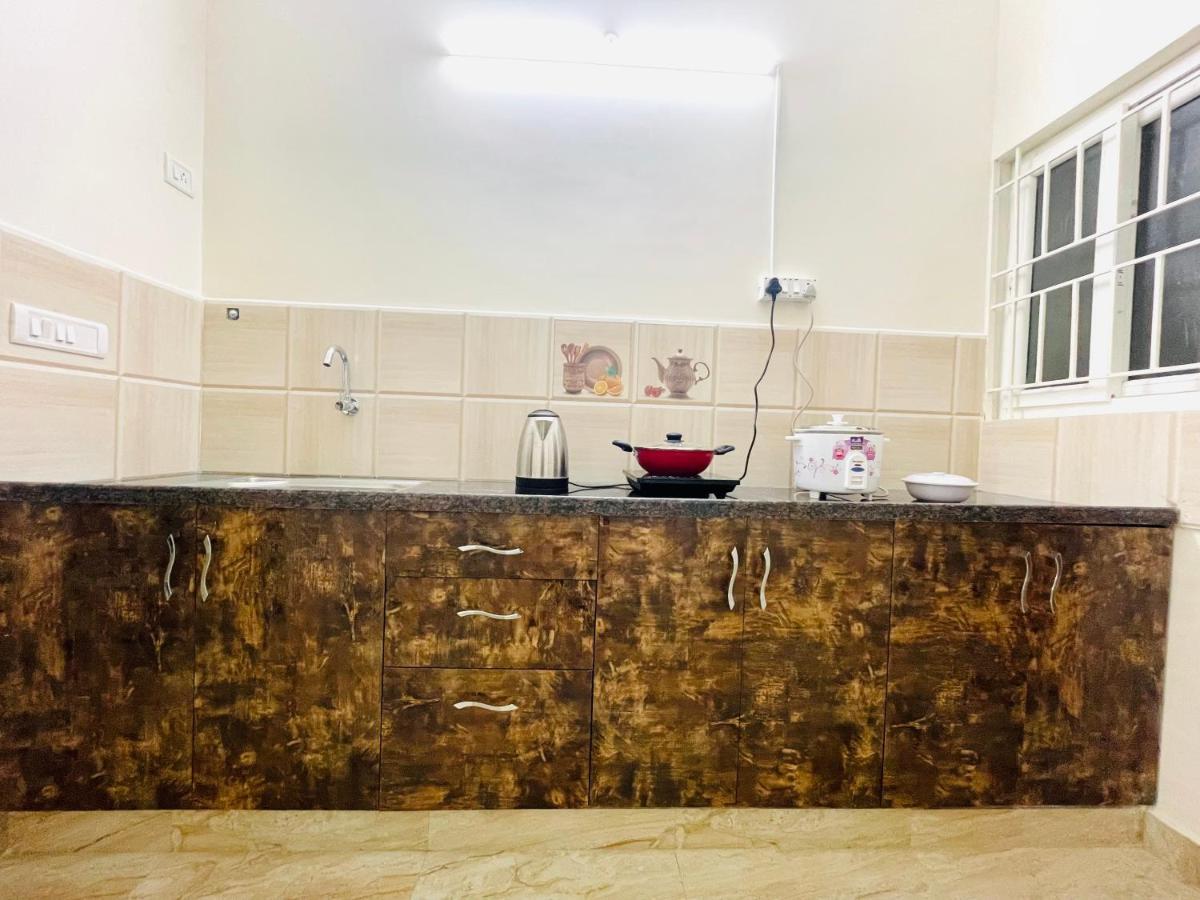 Lsr Service Apartments Tirupati Eksteriør billede