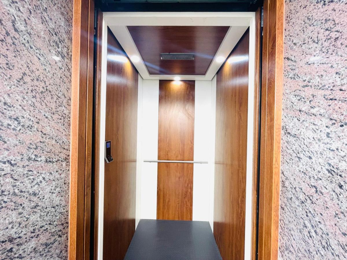 Lsr Service Apartments Tirupati Eksteriør billede