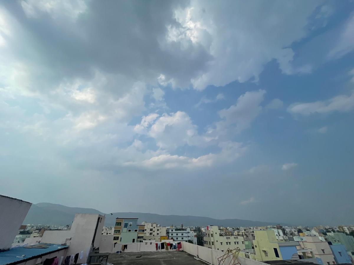 Lsr Service Apartments Tirupati Eksteriør billede